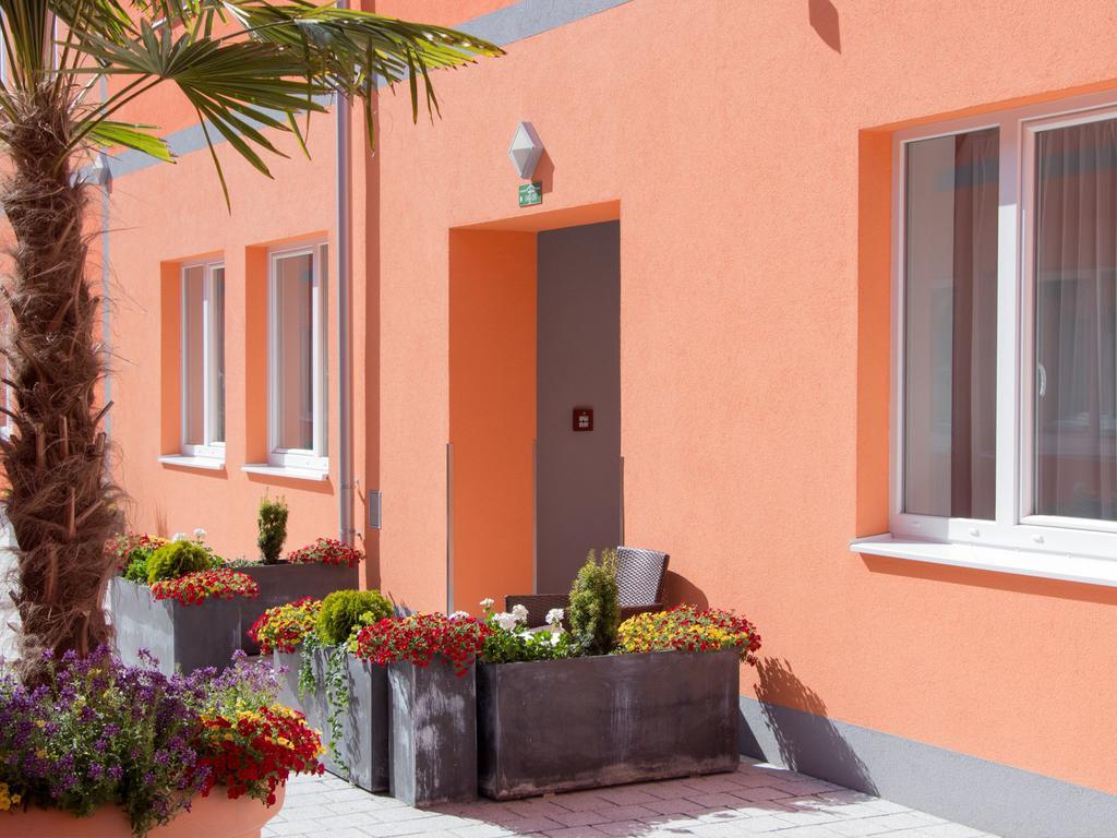 Winrooms "Hotel&Appartement" Wiener Neustadt Dış mekan fotoğraf